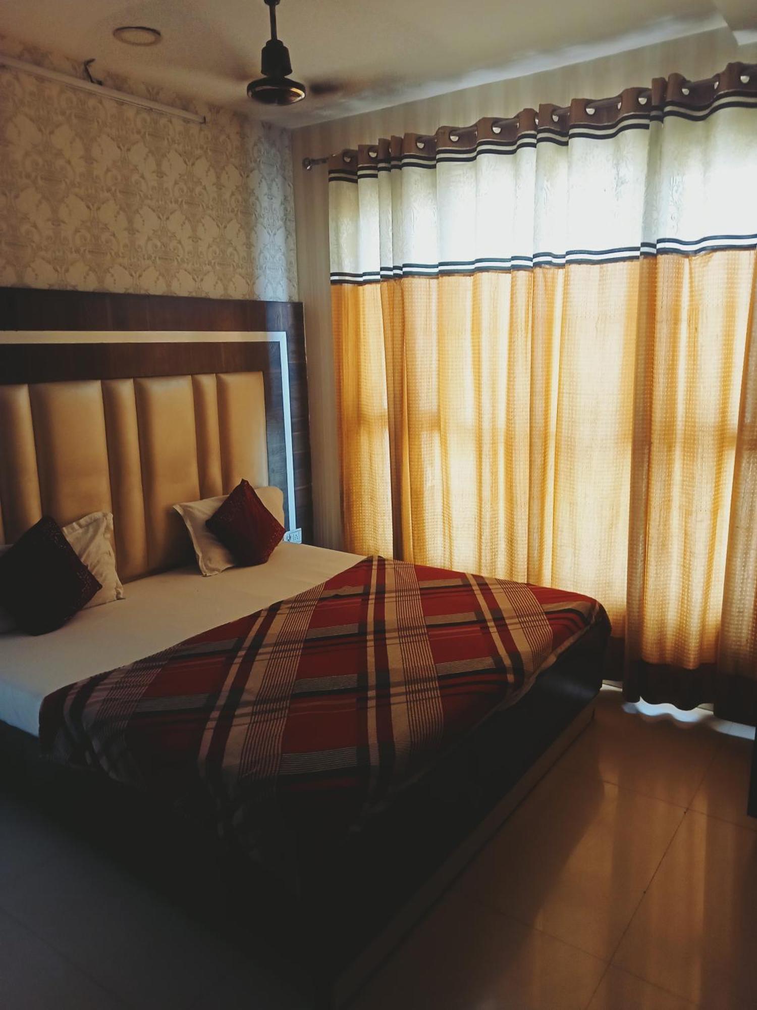 Hotel Robin Inn Amritsar Esterno foto