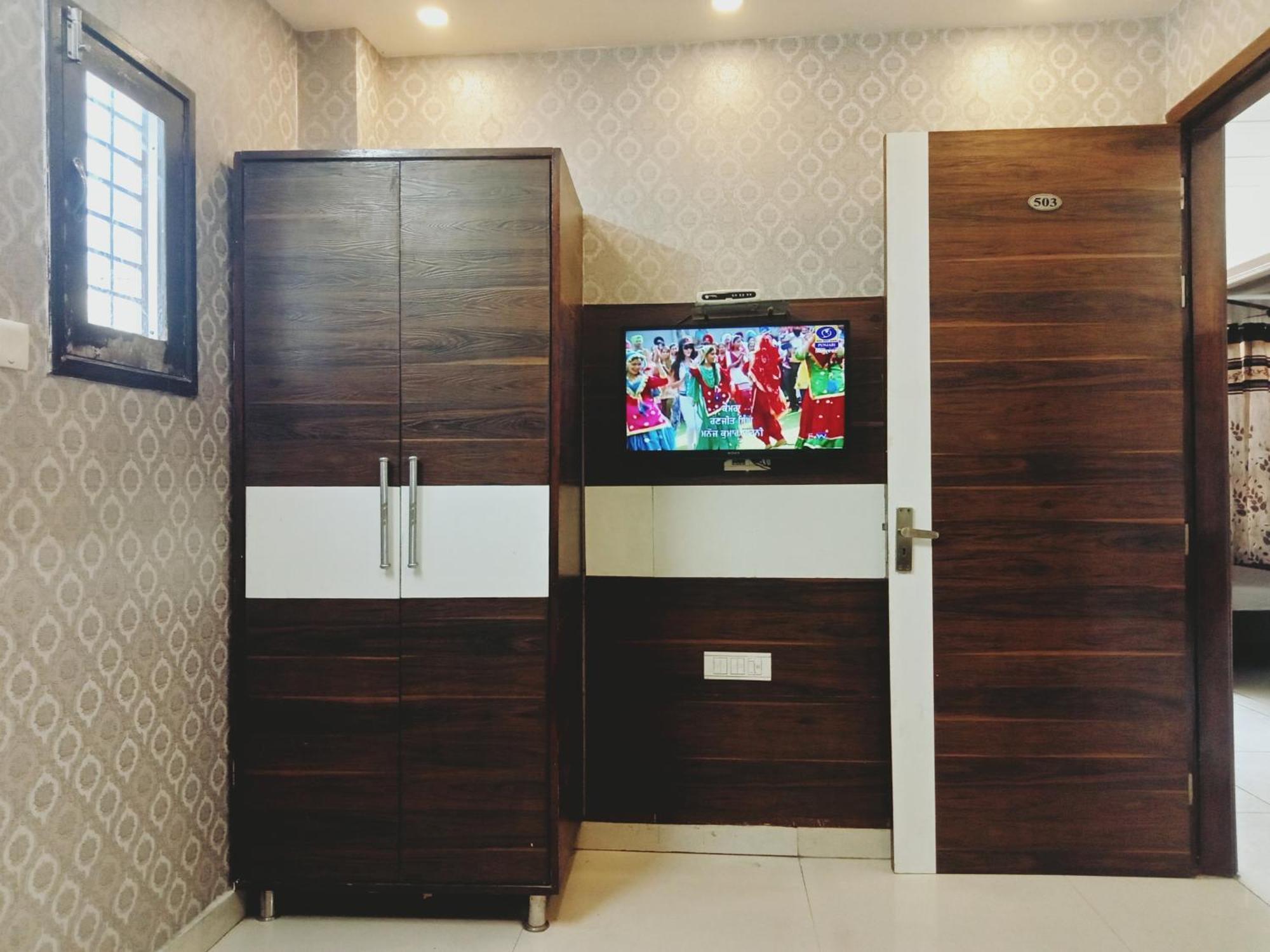 Hotel Robin Inn Amritsar Esterno foto