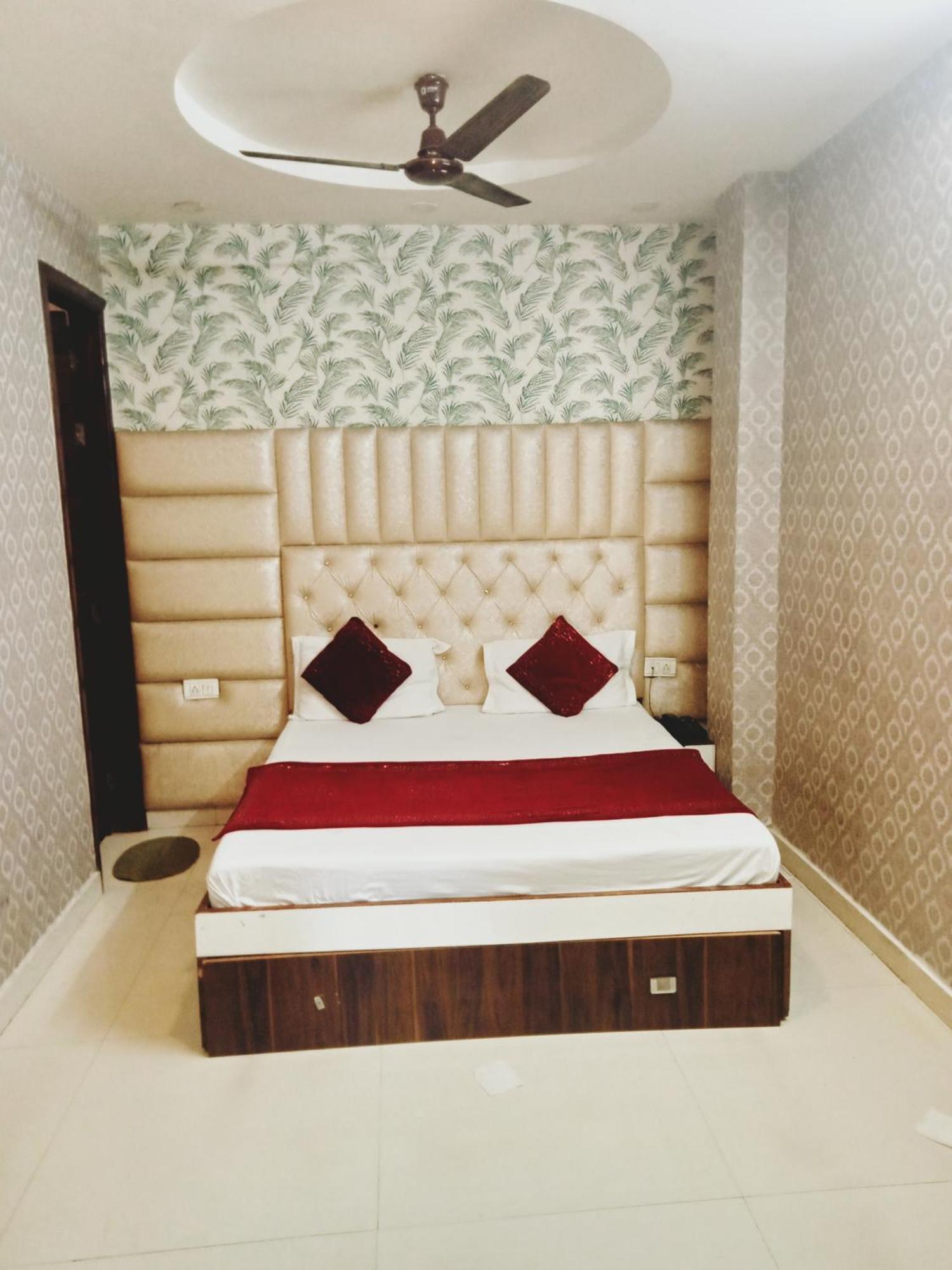 Hotel Robin Inn Amritsar Esterno foto
