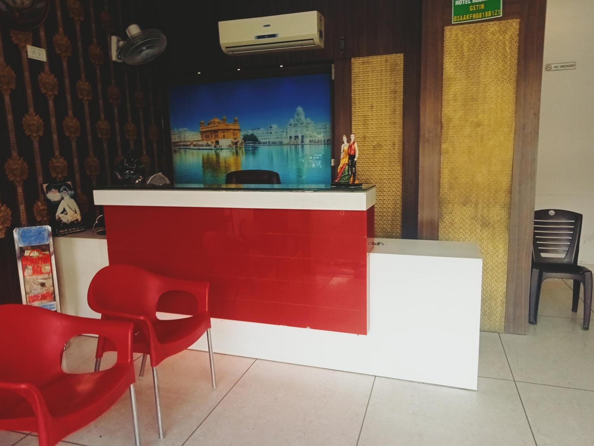 Hotel Robin Inn Amritsar Esterno foto